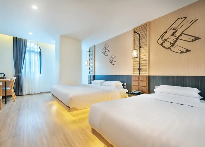 Phra Nakhon Poshtel