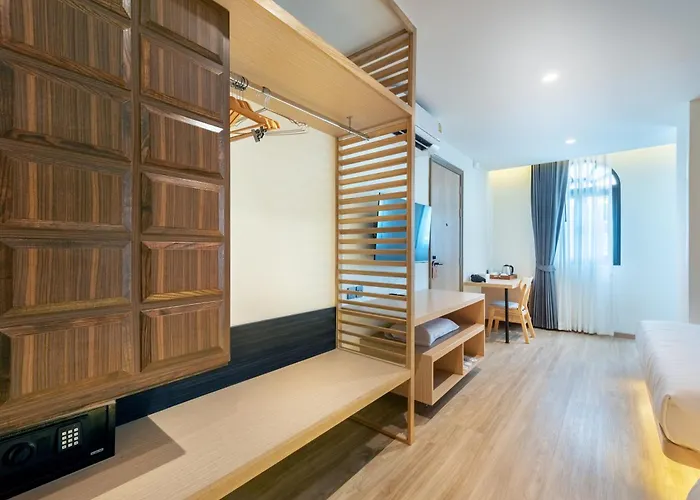 Phra Nakhon Poshtel